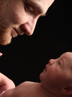 Bébé comprend le vocabulaire et la grammaire bien avant de parler