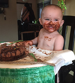 Louka et son gâteau d’anniversaire