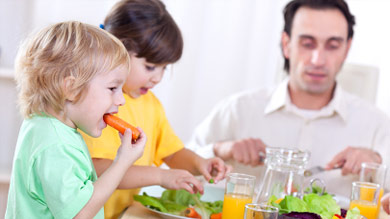 Les repas en famille, bénéfiques pour la santé des enfants