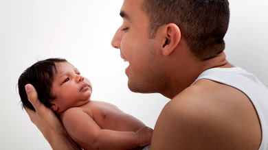 Avoir un lien d'attachement fort avec un seul parent comblerait l'enfant