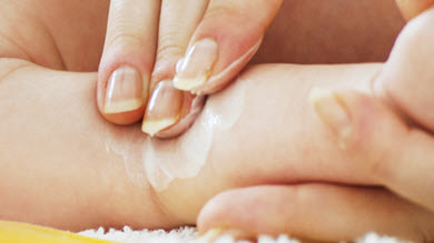 Peau sèche et eczéma: choisir la bonne crème hydratante
