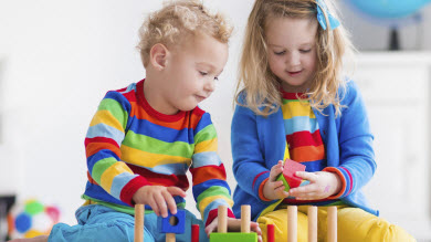 Découvrir les mathématiques grâce à son frère ou sa soeur