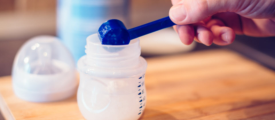 En manchettes: allergie au lait, produits pour bébés et conseils aux nouveaux parents