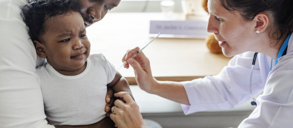 En manchettes: calendrier de vaccination, capsules de détergent et anxiété mathématique