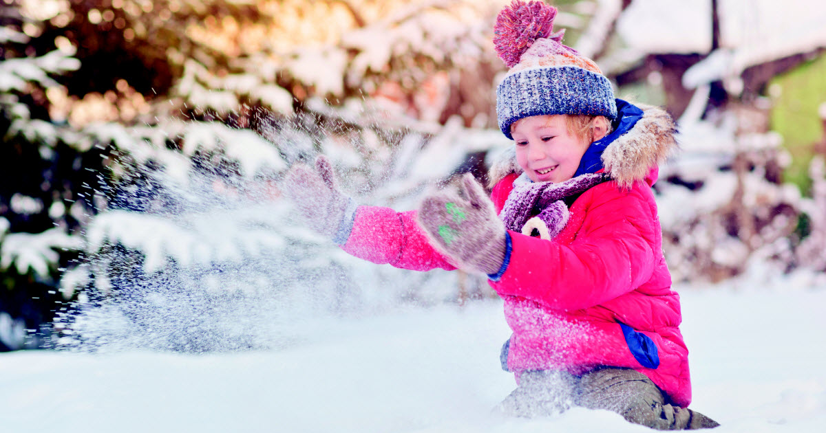 Jouer dehors, c’est tout aussi important l’hiver!