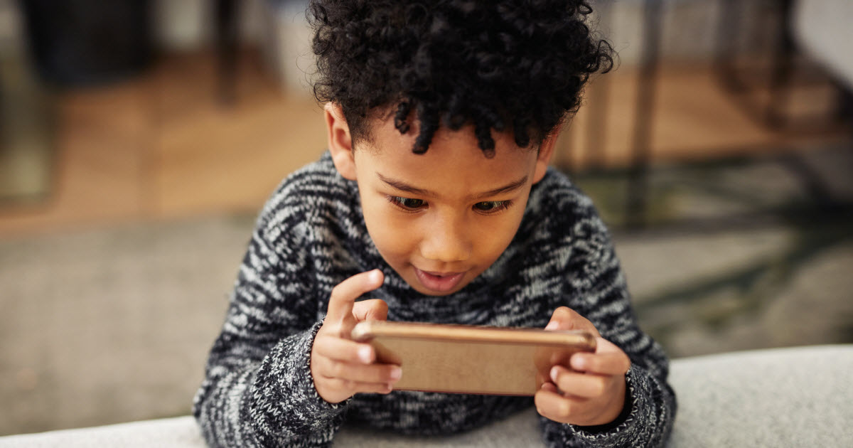 En manchettes: Jeux vidéo addictifs – Critiquer son enfant – Piscine et nouvelles règles de sécurité