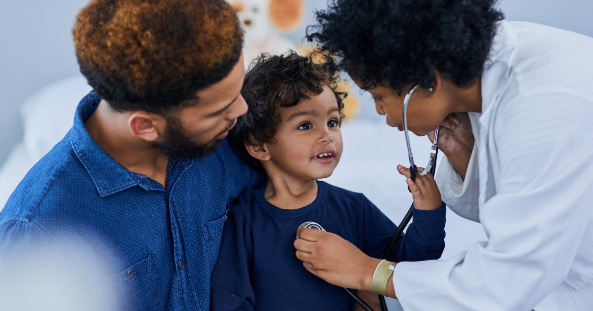 En manchettes: Poids des enfants – Travail et culpabilité des mères – Développement social et comptines