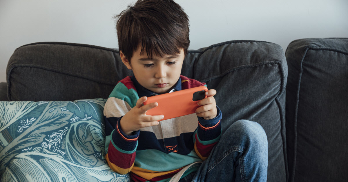 En manchettes: Jeux vidéo gratuits – Colorant rouge no 3 – Éclipse solaire partielle – Intimidation
