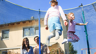 Le trampoline: un jeu dangereux, affirment les pédiatres