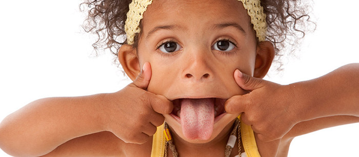 L'enfant qui fait le clown