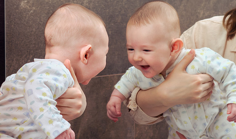 5 mois: développement social