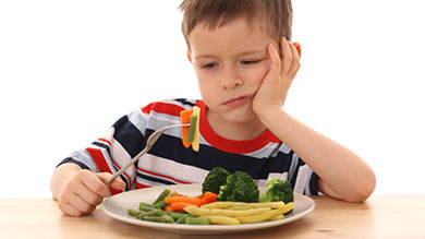 Faire manger des légumes aux enfants sans chantage ni menace