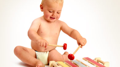 Jouer de la musique avec bébé l'aiderait à mieux communiquer