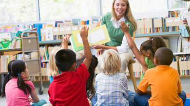 Préparation à l'école: la famille et le quartier ont un rôle important