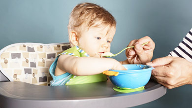 Nouvelles recommandations: viande, tofu et poisson dès 6 mois