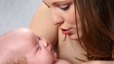 Comptine: maman chante différemment selon l'âge et le sexe de bébé