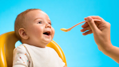 Allergies: des oeufs et du poisson dès 6 mois, même pour les bébés à risque