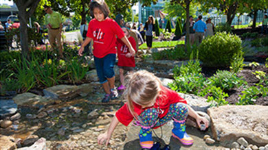 Des parcs avec aménagement naturel pour les tout-petits