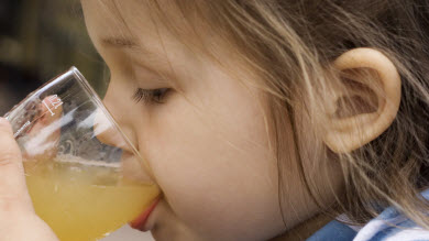 Gastro: le jus de pomme à la place des solutions de réhydratation?