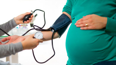 Diabète et hypertension de grossesse: des risques à long terme pour la mère et le père