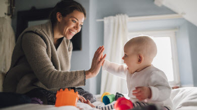 Le toucher aiderait les bébés à apprendre par imitation