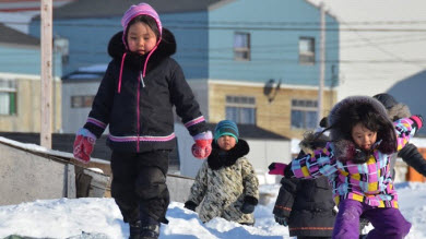 Portrait de parents inuits au Nunavik