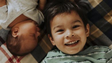 En manchettes: Environnement familial des tout-petits - Pleurs de bébé - Bienfaits de la nature