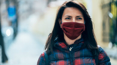 En manchettes – COVID-19: Peur des masques - Burnout et confinement - Initiatives pour les parents