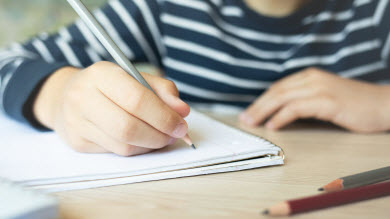 École: quelle place donner aux devoirs en temps de pandémie?