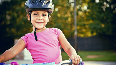 En manchettes: Casques de vélo – Politiques publiques et tout-petits – Contrôle de l’asthme – À écouter