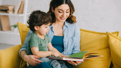 En manchettes: Livres papier ou numériques – Pleurs – Vaccin et fausse couche – Arrêter de répéter – Frais de garde