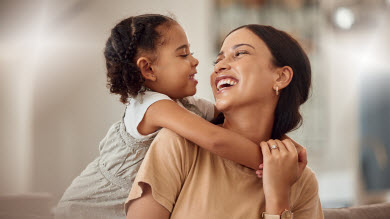 En manchettes: Relation parent-enfant – Importance d’apprendre à écrire à la main – Commotions cérébrales et QI – À surveiller