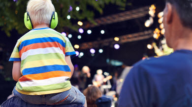 En manchettes: Festivals et casques antibruit – Régime d’union parentale – Noyades – Ressources