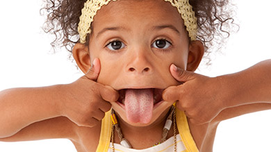 L'enfant qui fait le clown