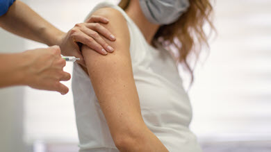 COVID-19: les femmes enceintes peuvent se faire vacciner