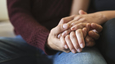 Deuil périnatal: des parents souvent laissés à eux-mêmes