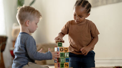 Apprendre à jouer avec les autres