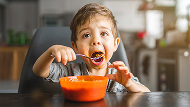 Mon enfant mange-t-il assez de protéines?