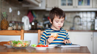 Repas: pas d'écran à table
