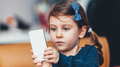 Temps d'écran des enfants: les pédiatres maintiennent leurs recommandations 