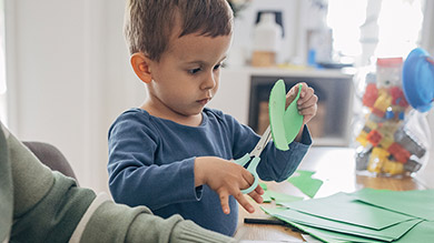 2.5–3 years old: fine motor skill development