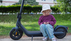En manchettes: Trottinettes – Course à pied – Attachement – Allergies respiratoires